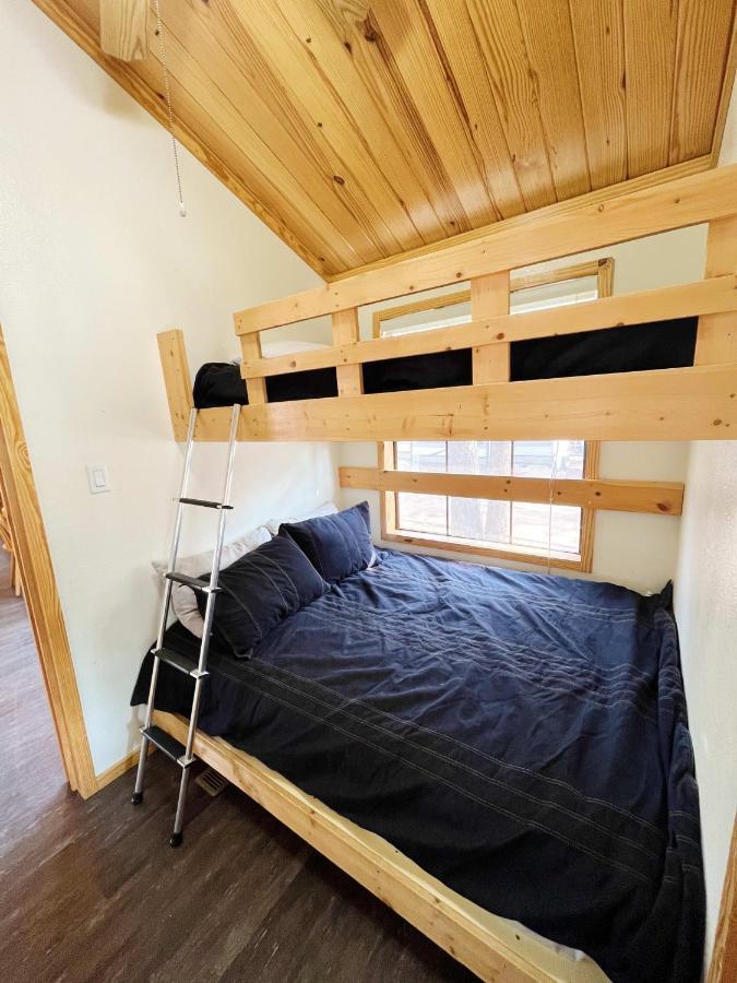 Sally'S Cabin Is A Quaint Two Bedroom Tiny Home وودلاند بارك المظهر الخارجي الصورة