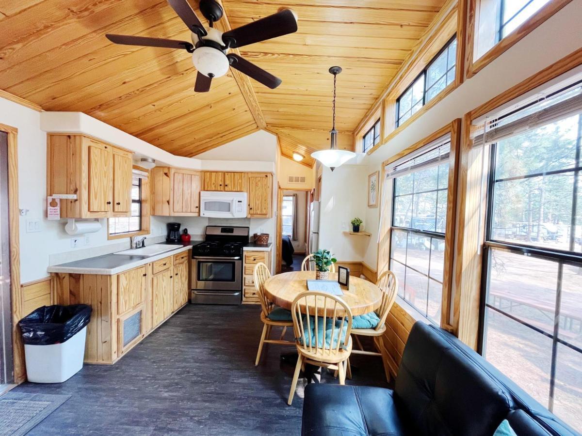 Sally'S Cabin Is A Quaint Two Bedroom Tiny Home وودلاند بارك المظهر الخارجي الصورة